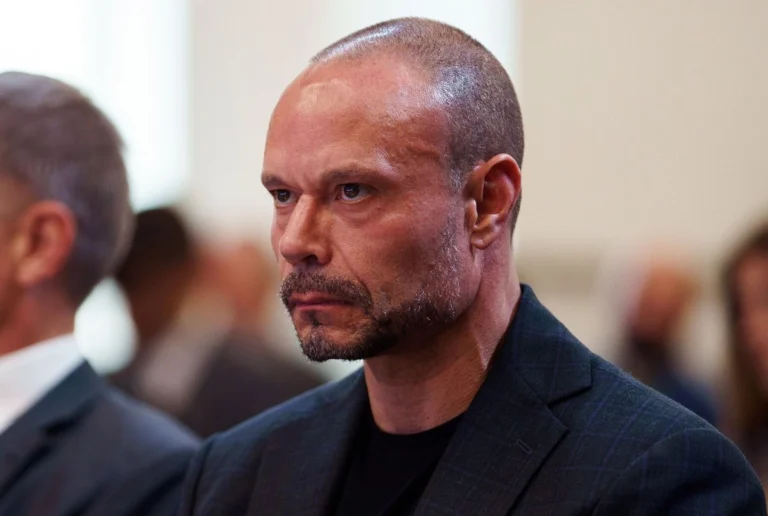 director-adjunto-del-fbi-dan-bongino-dimitira-a-su-cargo-en-enero_9ae66b9f-d969-4bf2-a29d-cafacc039b23_medialjnimgndimage=fullsize